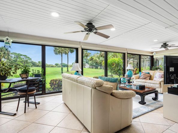 2 Woods Lane, Boynton Beach FL 33436