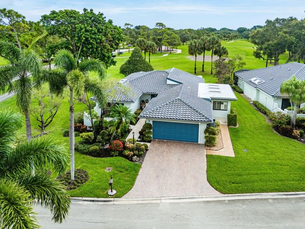 2 Woods Lane, Boynton Beach FL 33436