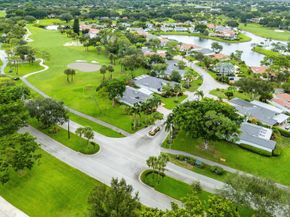 2 Woods Lane, Boynton Beach FL 33436