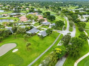 2 Woods Lane, Boynton Beach FL 33436