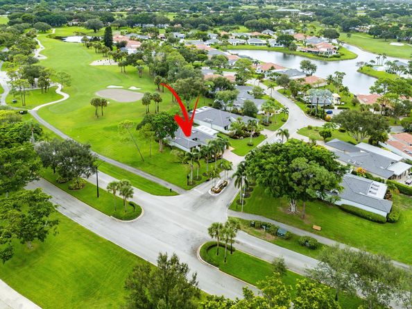 2 Woods Lane, Boynton Beach FL 33436