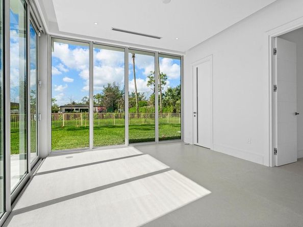 5747 NW 63rd Way, Parkland FL 33067