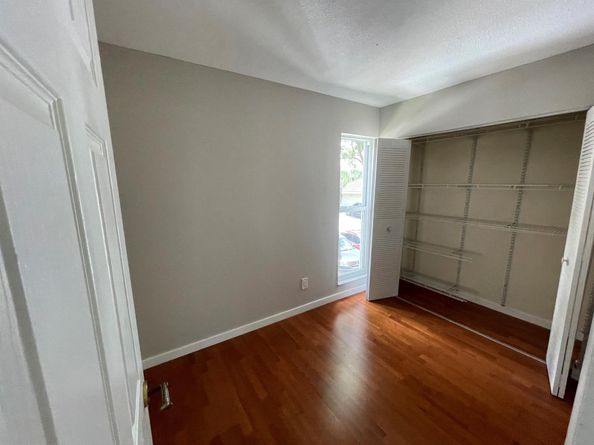 5348 NE 6th Avenue G11, Oakland Park FL 33334