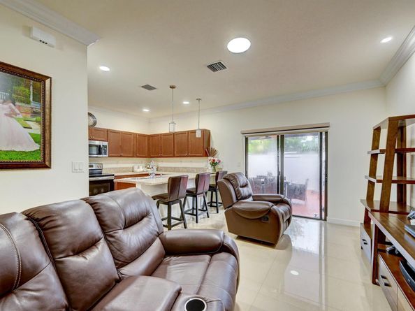 3335 W 93rd Place 3335, Hialeah FL 33018