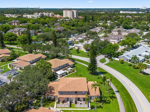 4475 Willow Pond Road B, West Palm Beach FL 33417