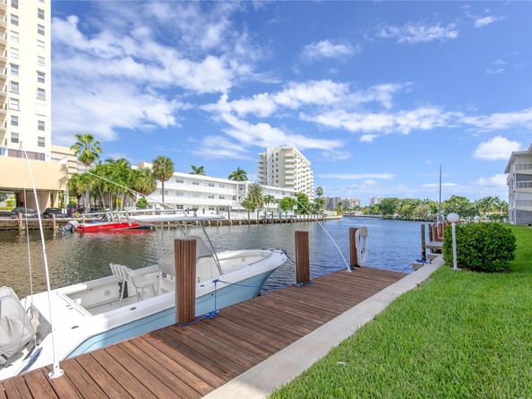 440 Paradise Isle Blvd 102, Hallandale Beach FL 33009