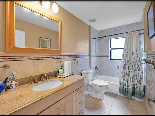 5200 NW 67th Ave, Lauderhill FL 33319