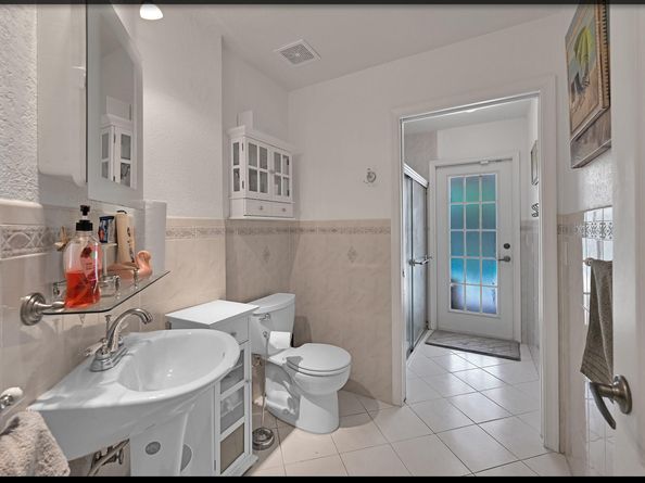 5200 NW 67th Ave, Lauderhill FL 33319