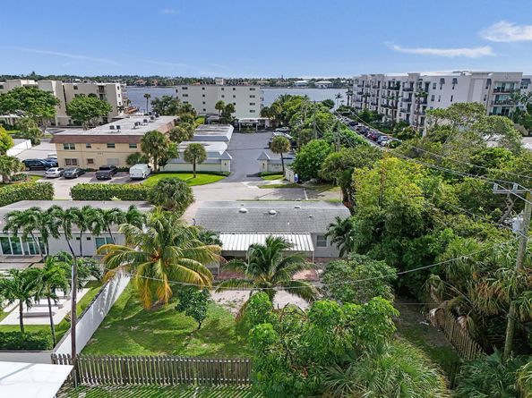 1205 S Lake Drive, Lantana FL 33462