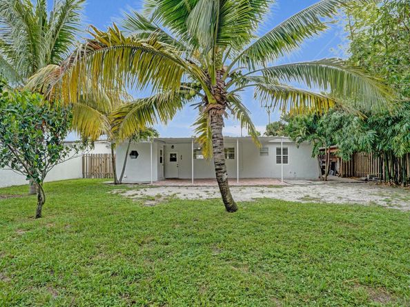 1205 S Lake Drive, Lantana FL 33462
