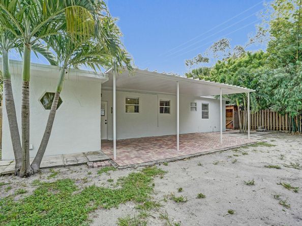 1205 S Lake Drive, Lantana FL 33462
