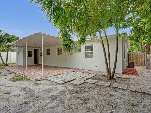 1205 S Lake Drive, Lantana FL 33462
