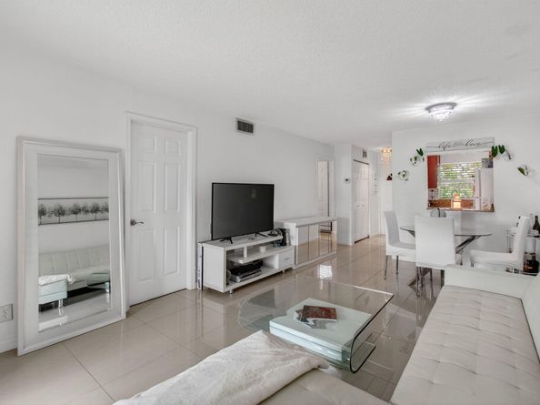 9915 Sandalfoot Boulevard 418, Boca Raton FL 33428