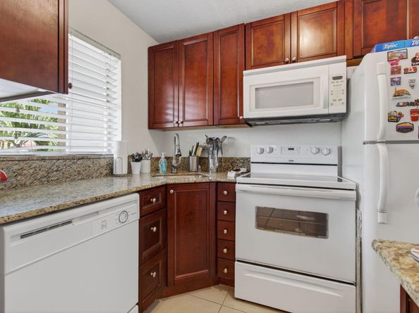 9915 Sandalfoot Boulevard 418, Boca Raton FL 33428