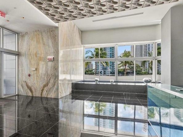 325 S Biscayne Blvd LPH18, Miami FL 33131