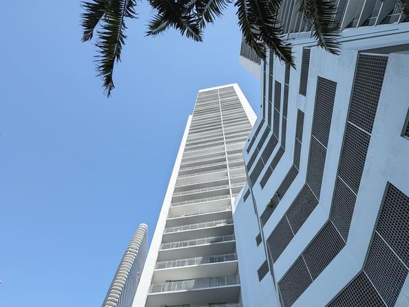 325 S Biscayne Blvd LPH18, Miami FL 33131