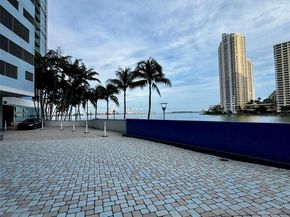 325 S Biscayne Blvd LPH18, Miami FL 33131