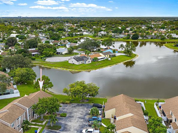 501 Lakewood Drive 9d, Jupiter FL 33458