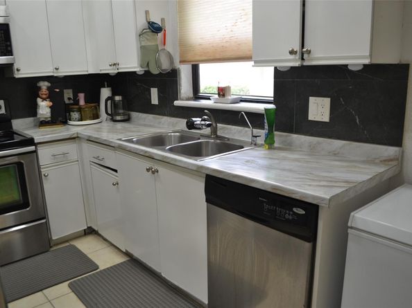 3539 Inverrary Blvd W, Lauderhill FL 33319