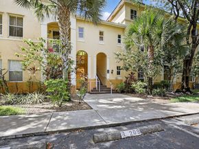 110 Jacaranda Country Club Dr 104, Plantation FL 33324