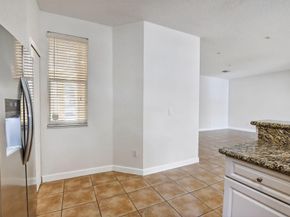 110 Jacaranda Country Club Dr 104, Plantation FL 33324