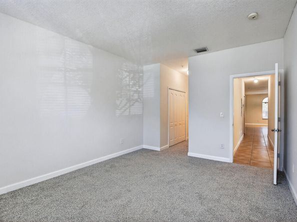 110 Jacaranda Country Club Dr 104, Plantation FL 33324