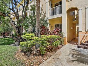 110 Jacaranda Country Club Dr 104, Plantation FL 33324