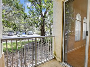 110 Jacaranda Country Club Dr 104, Plantation FL 33324