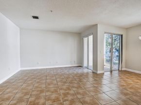 110 Jacaranda Country Club Dr 104, Plantation FL 33324