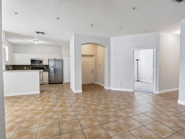 110 Jacaranda Country Club Dr 104, Plantation FL 33324