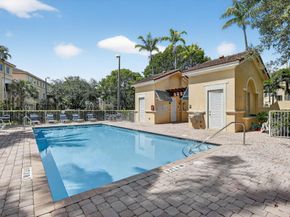 110 Jacaranda Country Club Dr 104, Plantation FL 33324