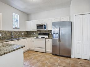 110 Jacaranda Country Club Dr 104, Plantation FL 33324