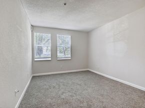 110 Jacaranda Country Club Dr 104, Plantation FL 33324