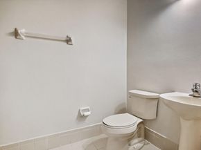 110 Jacaranda Country Club Dr 104, Plantation FL 33324