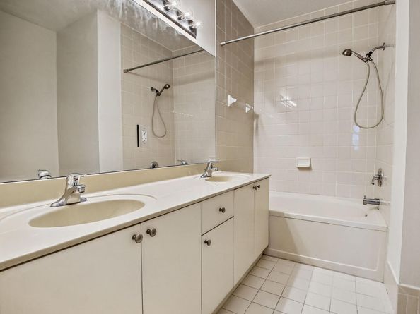 110 Jacaranda Country Club Dr 104, Plantation FL 33324