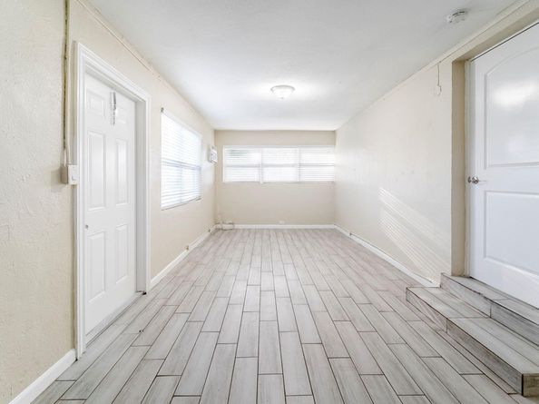 1786 Lauderdale Manor Dr, Fort Lauderdale FL 33311