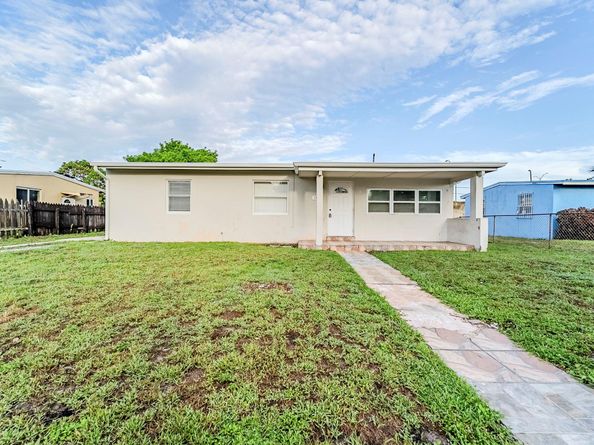 1786 Lauderdale Manor Dr, Fort Lauderdale FL 33311