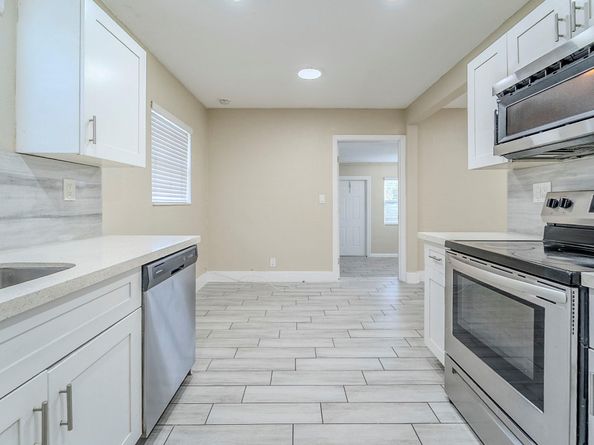 1786 Lauderdale Manor Dr, Fort Lauderdale FL 33311