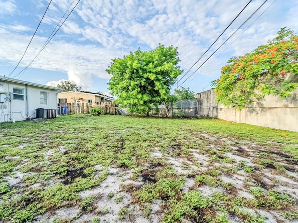 1786 Lauderdale Manor Dr, Fort Lauderdale FL 33311