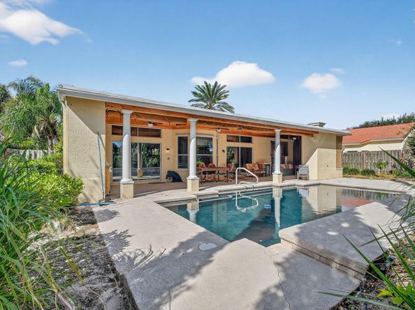 6472 Sand Hills Circle, Lake Worth FL 33463