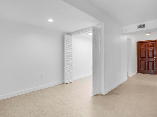 3827 NE 166th St 7, North Miami Beach FL 33160