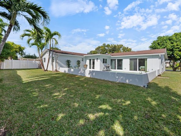 8820 NW 4th Street, Pembroke Pines FL 33024