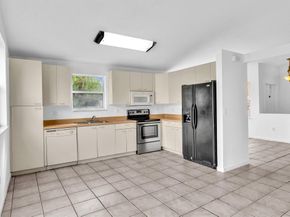 15817 Nw 4th Ct, Pembroke Pines FL 33028