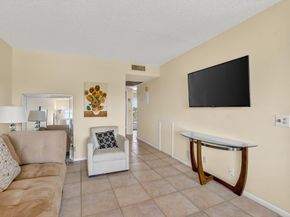 4008 Hythe A, Boca Raton FL 33434