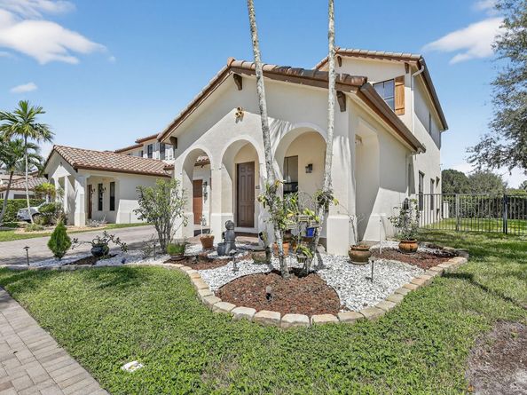 8541 NW 38th St, Cooper City FL 33024