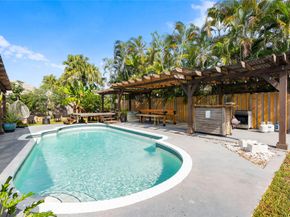 520 Sumter Ave, Davie FL 33325