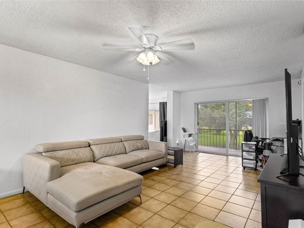 8990 S Hollybrook Blvd 305, Pembroke Pines FL 33025