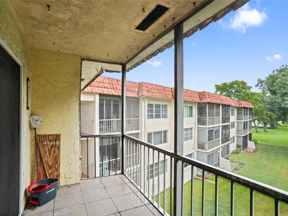 8990 S Hollybrook Blvd 305, Pembroke Pines FL 33025