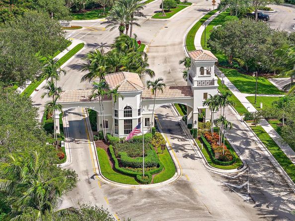 101 Casa Grande Court, Palm Beach Gardens FL 33418