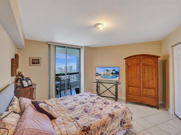 3530 Mystic Pointe Dr 2308, Aventura FL 33180